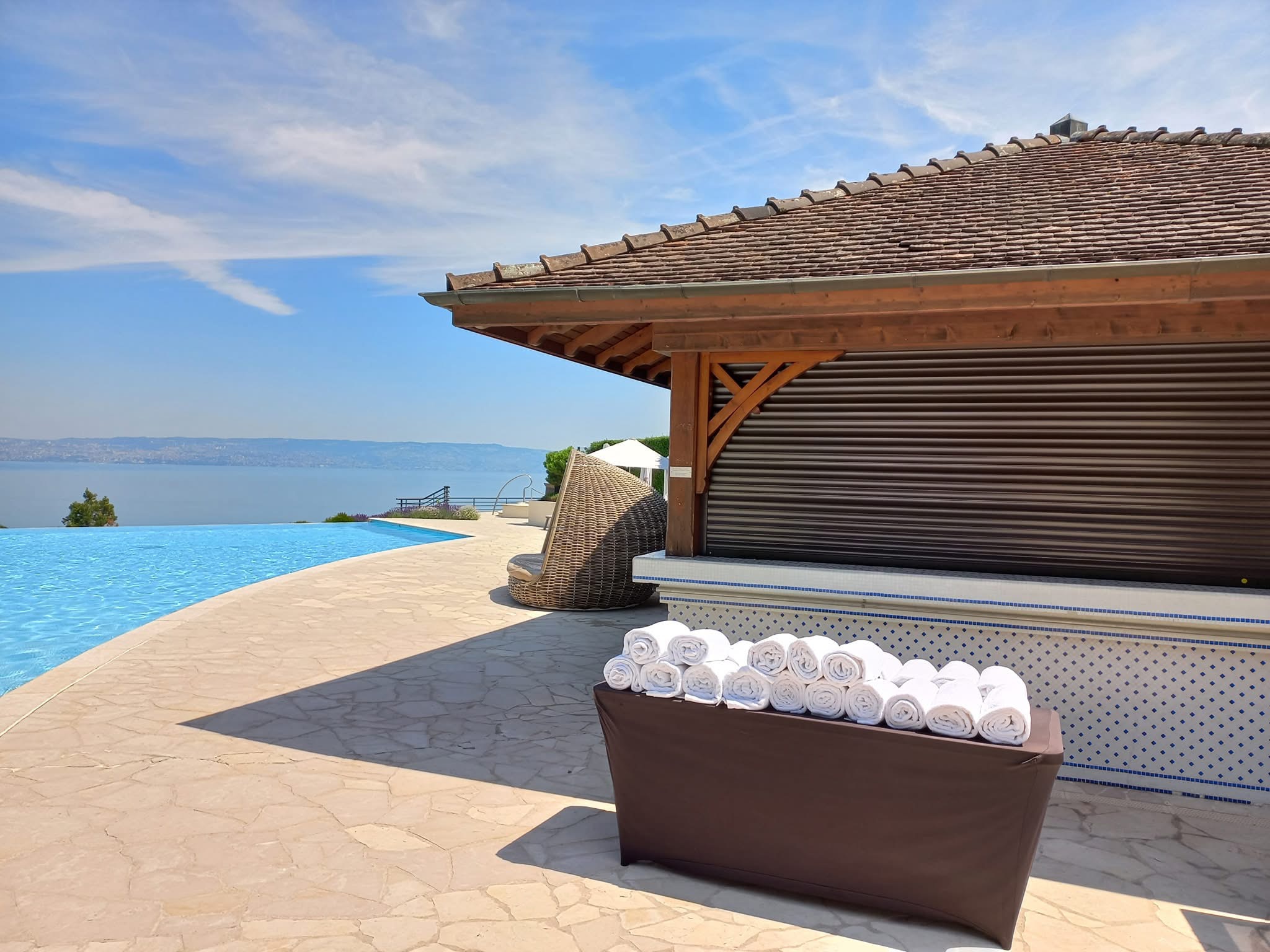 Volet roulant &eacute;lectrique install&eacute; par l'entreprise Saunier &agrave; Thonon.