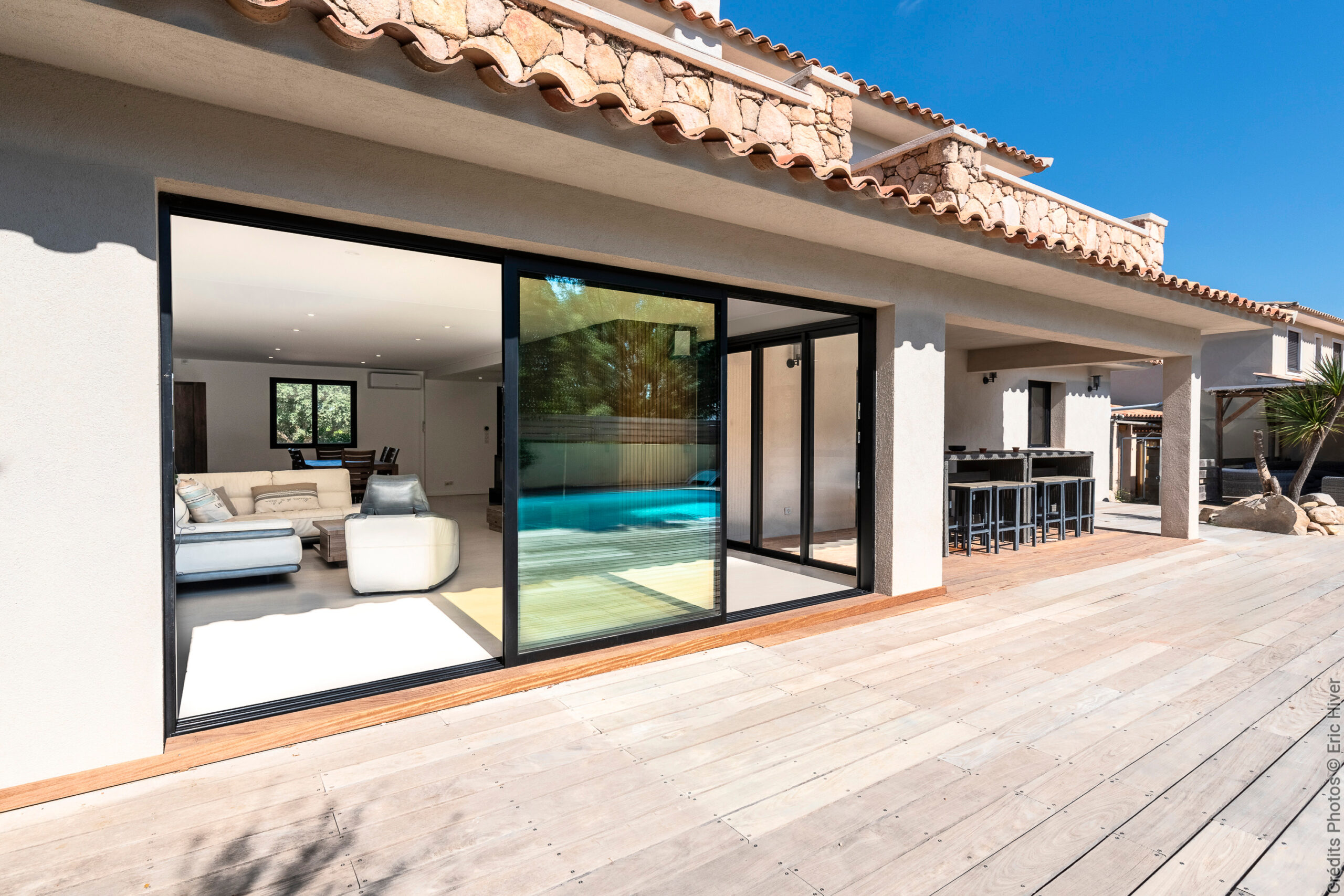 Installation d'une baie coulissante Aluminium 3 vantaux gris anthracite à Sciez.